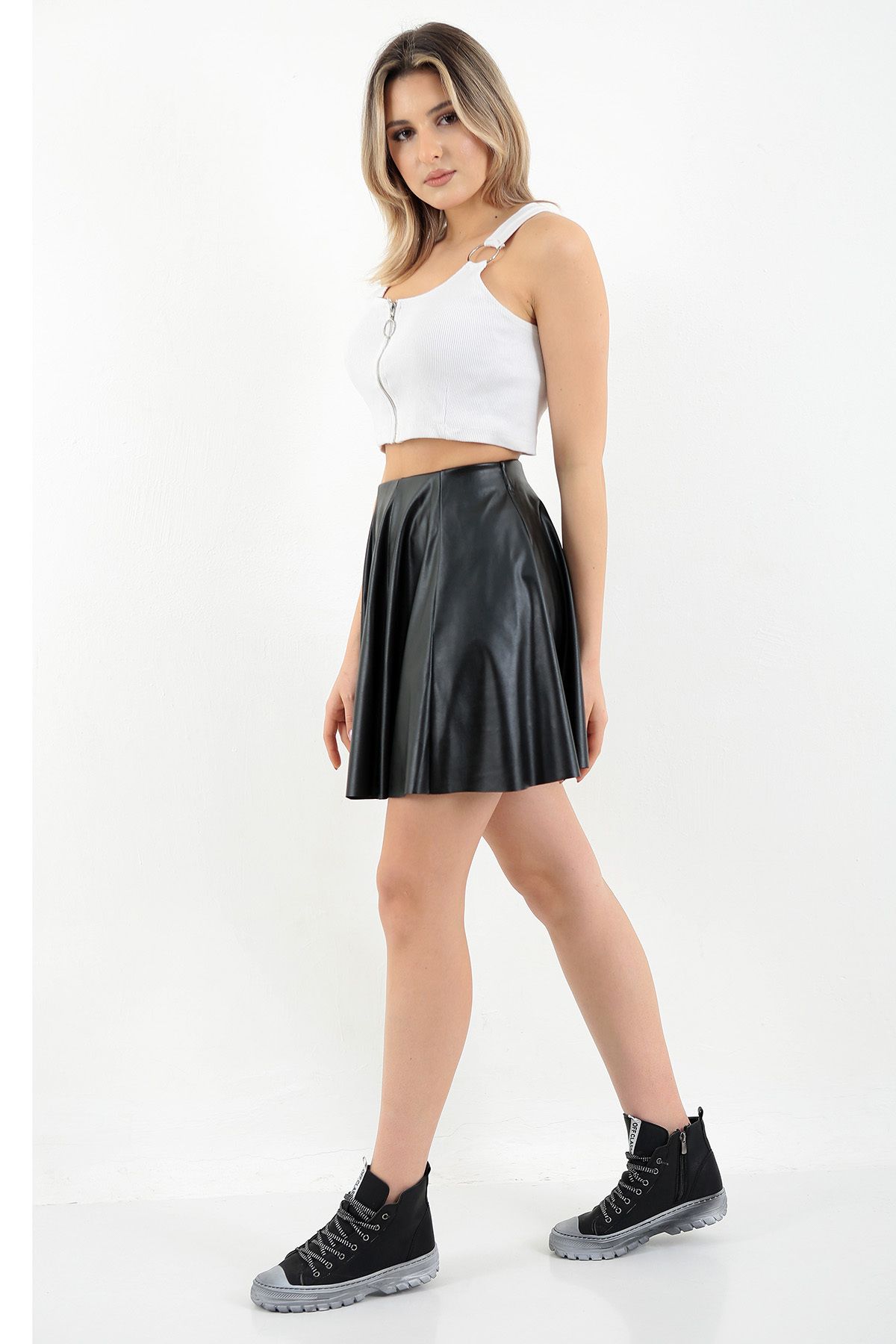 Kadın Siyah Suni Deri 8 Parça Mini Kloş Etek Faux Leather