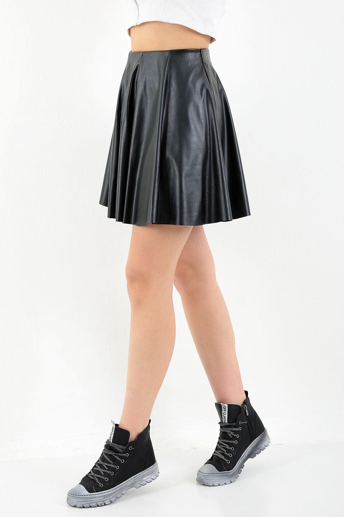 Kadın Siyah Suni Deri 8 Parça Mini Kloş Etek Faux Leather