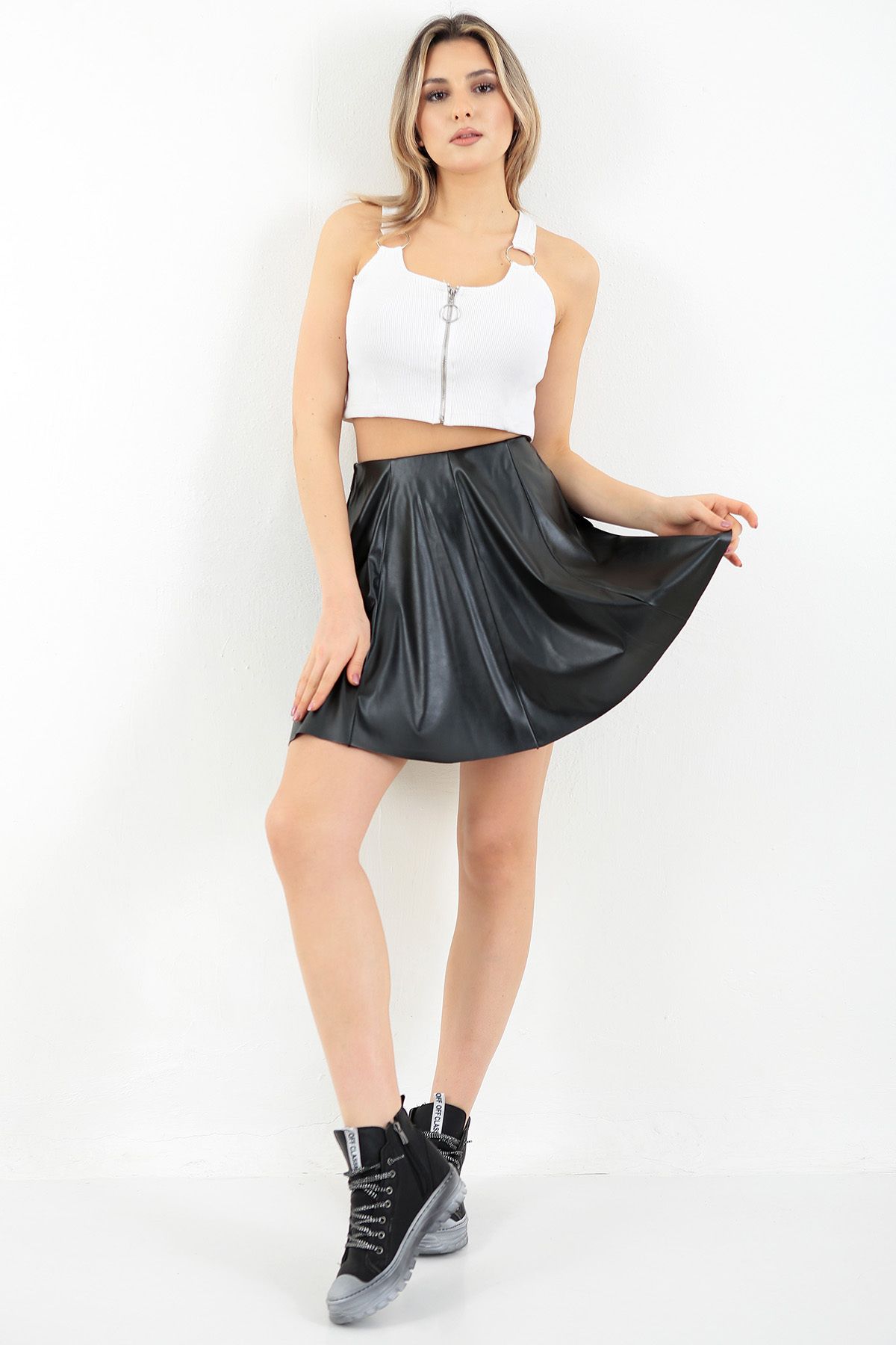 Kadın Siyah Suni Deri 8 Parça Mini Kloş Etek Faux Leather